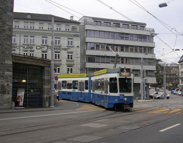 tram 2000 at Bhf. Enge